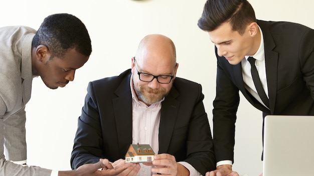 Navigating Wealth Management: The Essential Guide to Choosing a Skilled Wealth Management Advisor in the United States