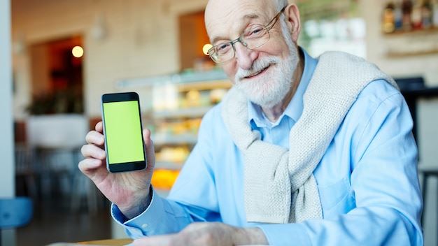 A Comprehensive Guide to Prepaid Phones for the Elderly in the United States