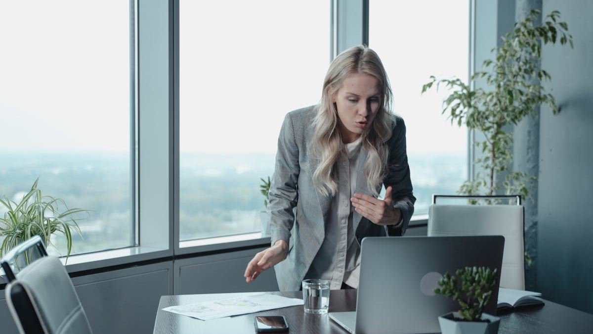 Mastering Business Management Online: Strategies for Success in the Digital Age