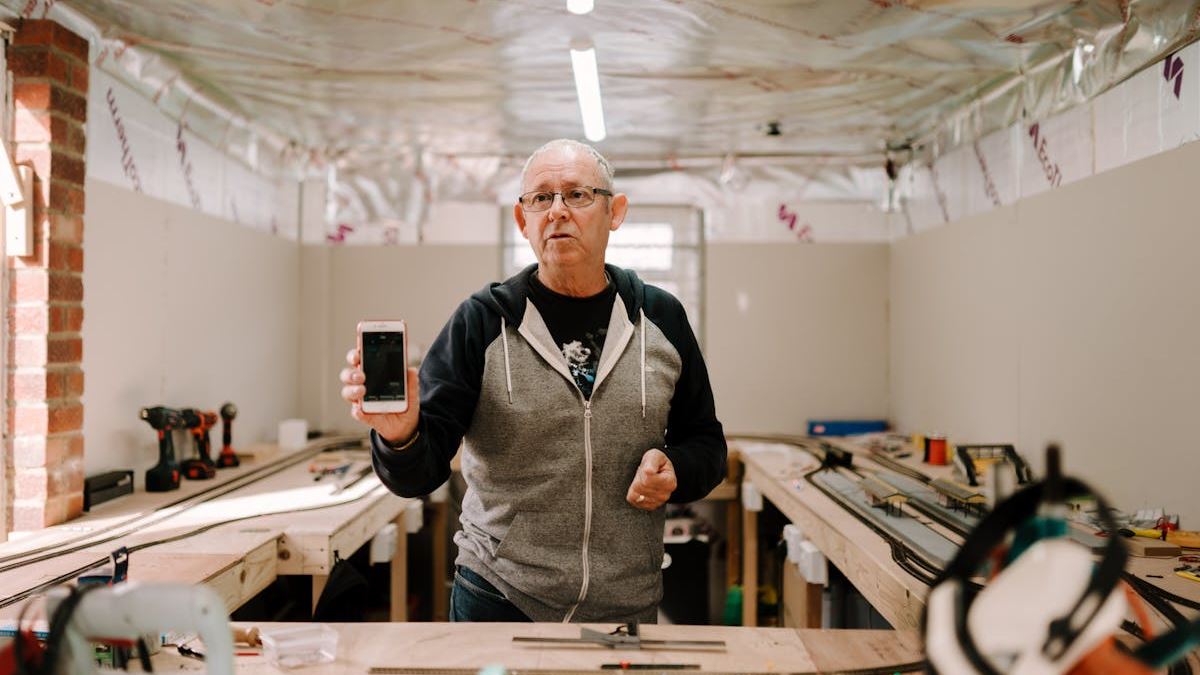 Smartphone Tutorial for Elderly: A Comprehensive Guide to Easy and Secure Mobile Usage