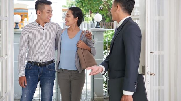 Finding the Perfect <strong>Real Estate Agent Near Me</strong>: A Comprehensive Guide for Homebuyers in the United States