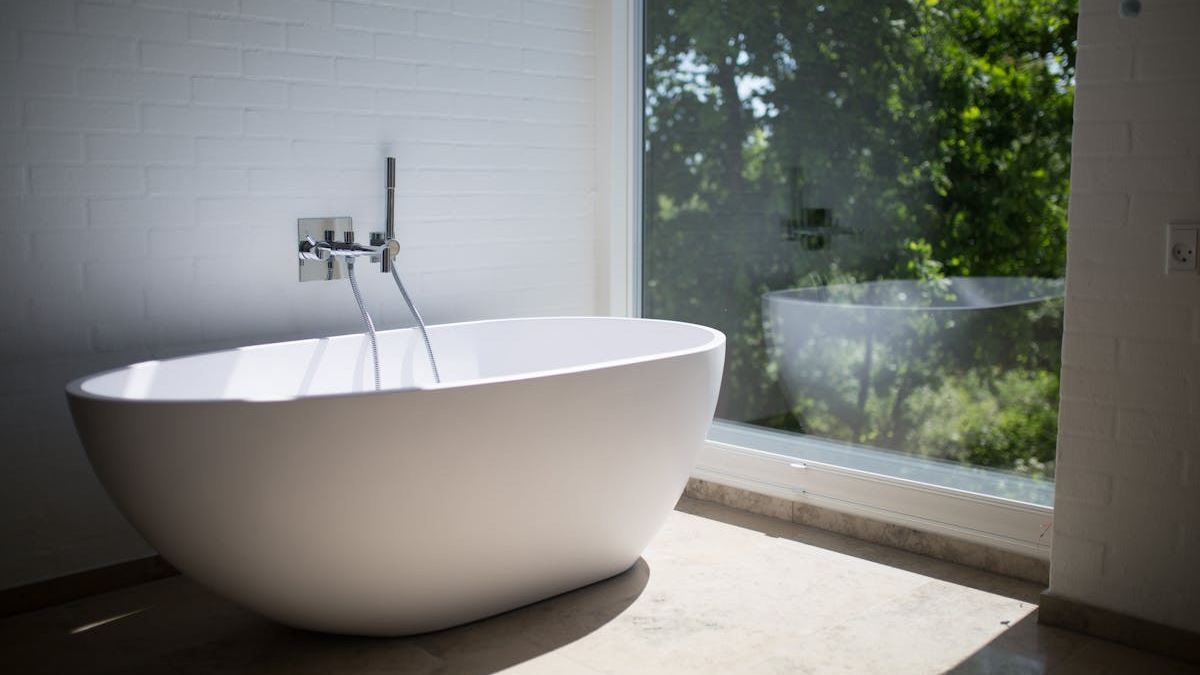 Ultimate Guide to Buying a Whirlpool Bathtub Sale in the United States