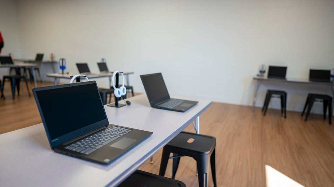 Mastering the Fundamentals: An In-Depth Guide to Ecommerce Class for Aspiring Online Entrepreneurs