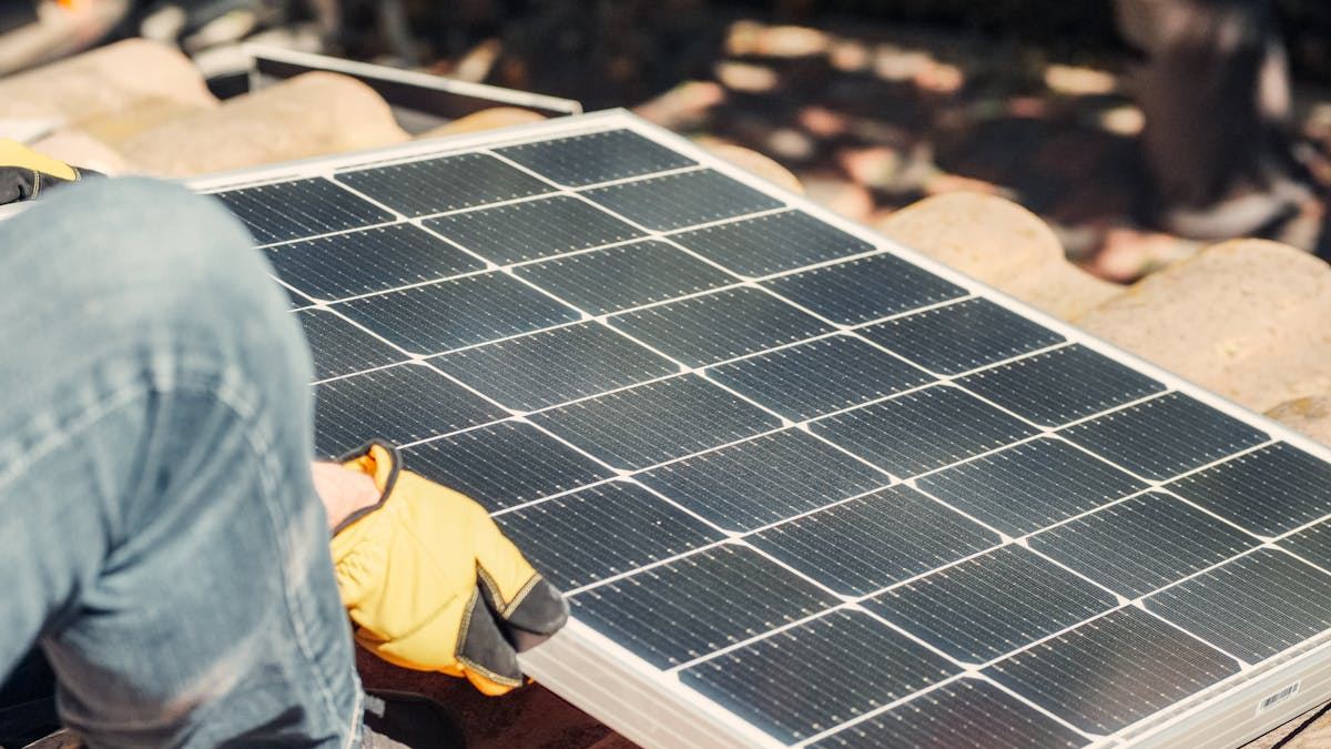 Harnessing Independence: The Complete Guide to Solar Generator Home Systems
