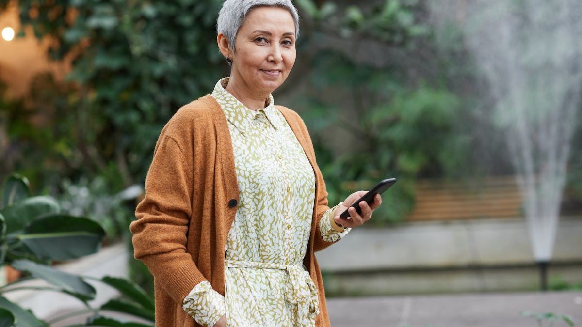 Timeless Elegance: The Best Haircuts for Older Women in 2024