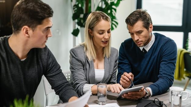 Guide to Financial Advisor in the UK: Your First Step to Financial Confidence!
