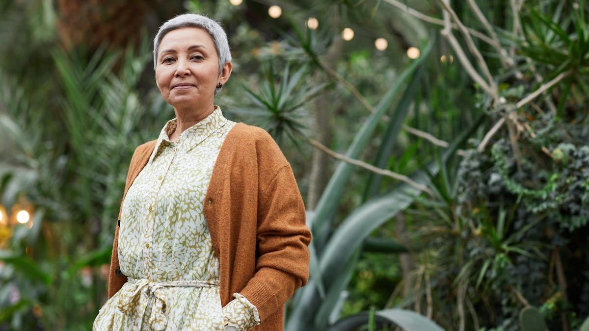 Enhance Your Elegance: The Best Volumizing Haircuts for Older Women