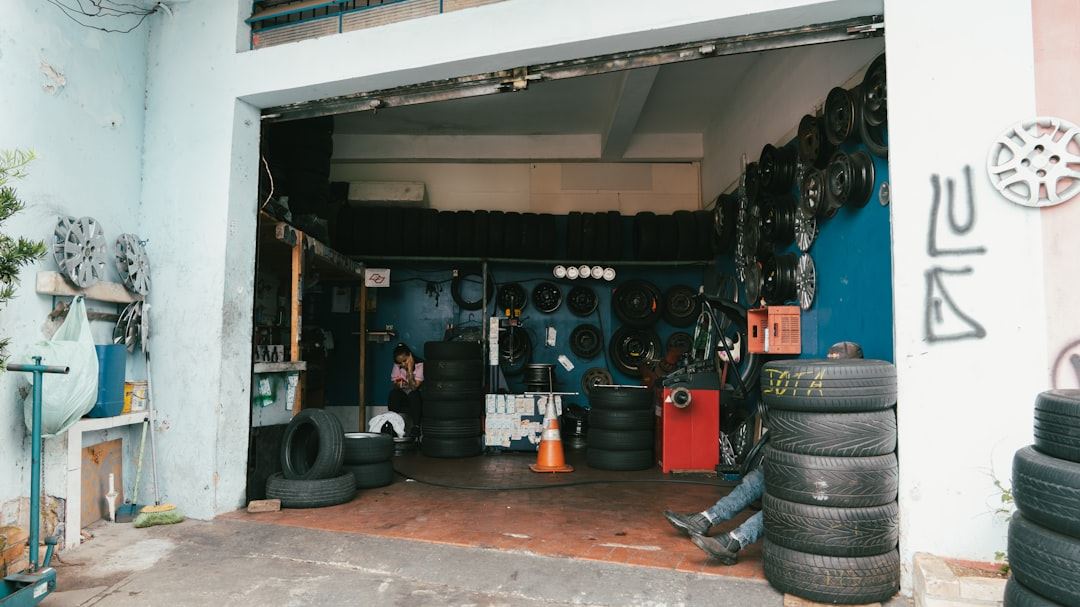 The Ultimate Guide to Instant Garage Door Repairing Servicing: Fast, Reliable Solutions for Emergency Repairs