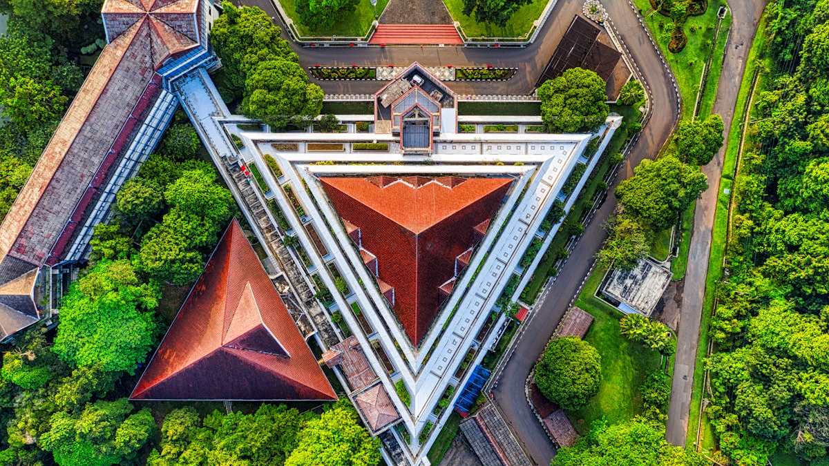 Comprehensive Guide to Roof Replacement: What Homeowners Need to Know