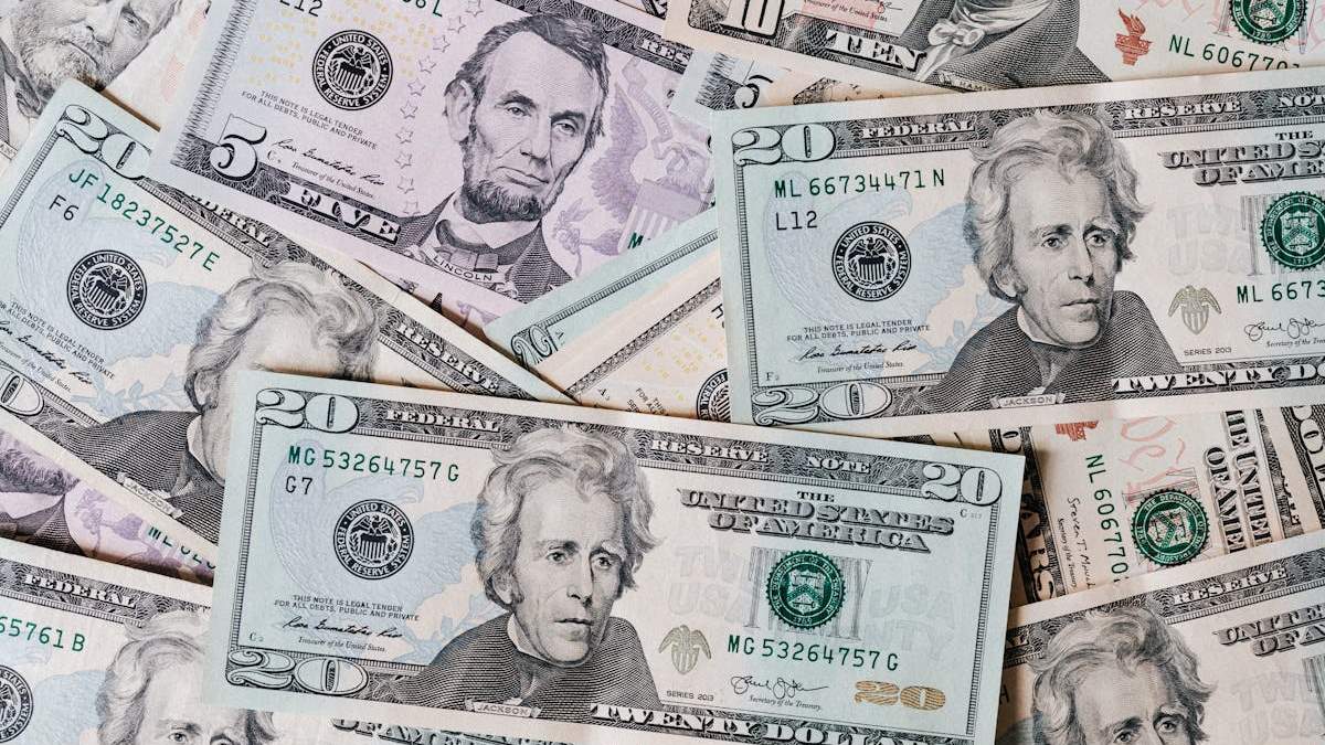 The Essential Guide for Investors in the United States: Navigating Opportunities and Risks