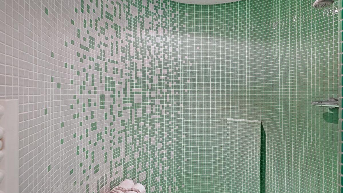 Transforming Small Bathrooms: Innovative Walk-In Shower Ideas for Maximized Style and Functionality