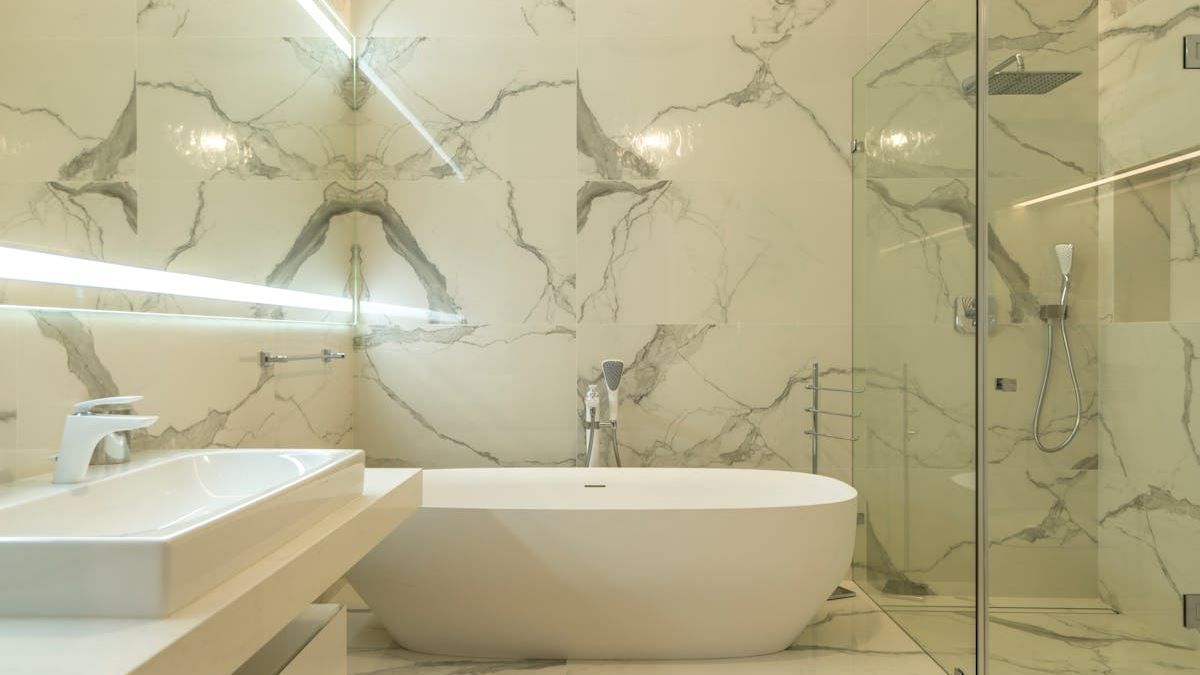 Transforming Your Bathroom with Walk-In Showers: A Comprehensive Guide to Modern Bathrooms