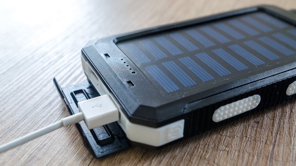 Harnessing Power: The Comprehensive Guide to Solar Generators for Home and Emergency Use