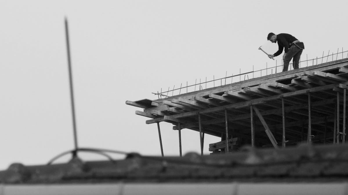 Choosing the Right Roofing Replacement Company: A Comprehensive Guide for Homeowners in the United States