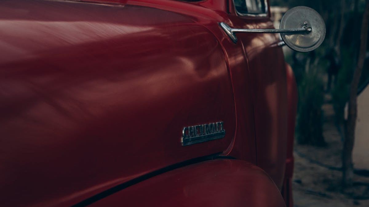 Navigating the Complexities of Truck Accident Claims: A Comprehensive Guide to Choosing the Right Truck Accident Lawyer