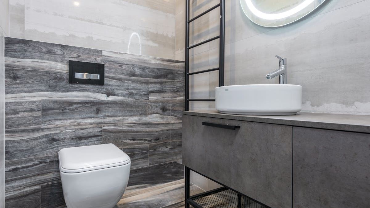 Transform Your Space: Innovative Bathroom Renovation Ideas for a Modern Home