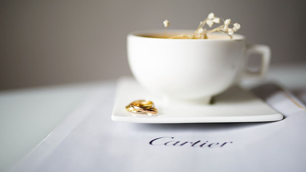 Gold vs Silver Investing: A Comprehensive Guide for American Investors
