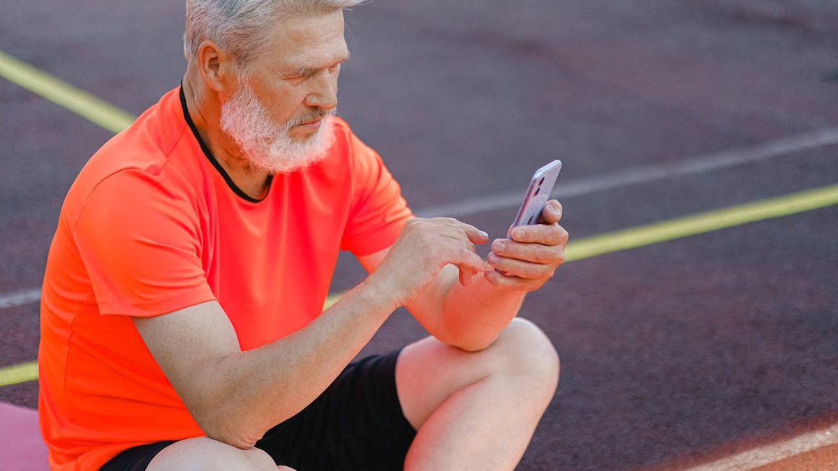 Empowering Elderly Users with 5G Phones: A Comprehensive Guide for Safe and User-Friendly Technology Adoption