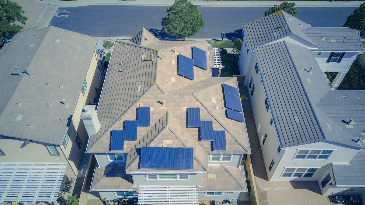 Building the Ultimate Solar Power House: A Comprehensive Guide for U.S. Homeowners