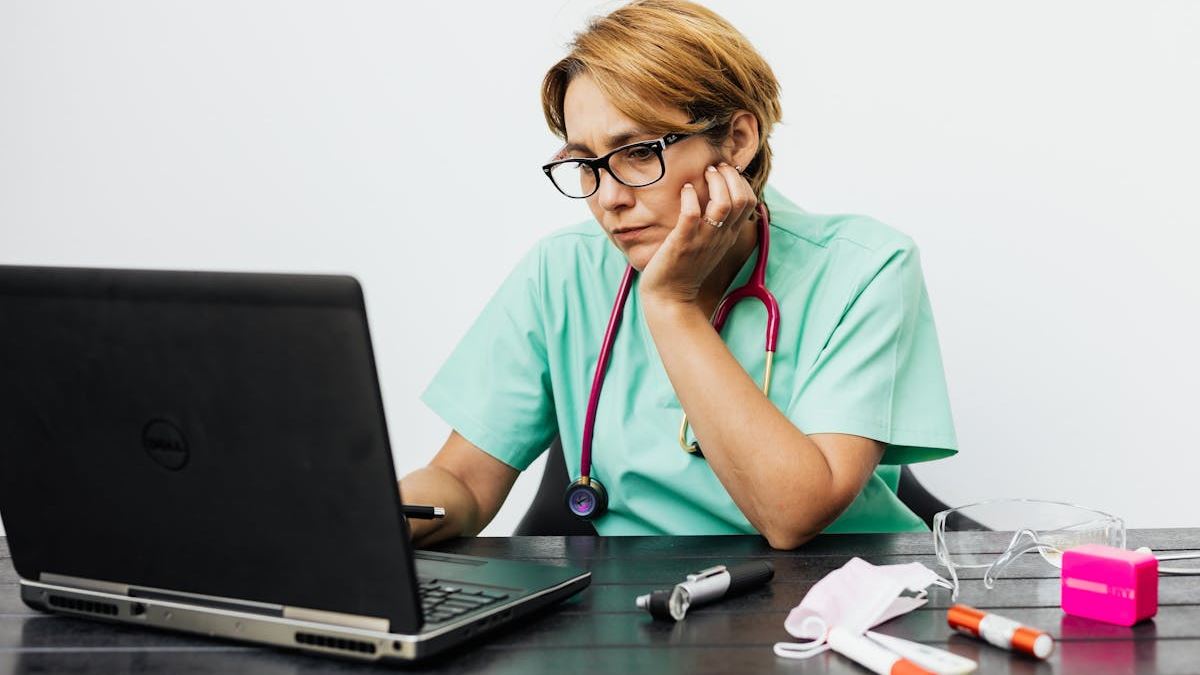 Guide To Choosing The Right Online Nursing Program For Your Career