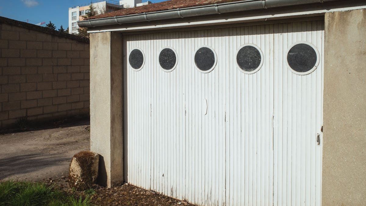 Choosing the Right Residential Garage Doors Servicing Companies in the United States