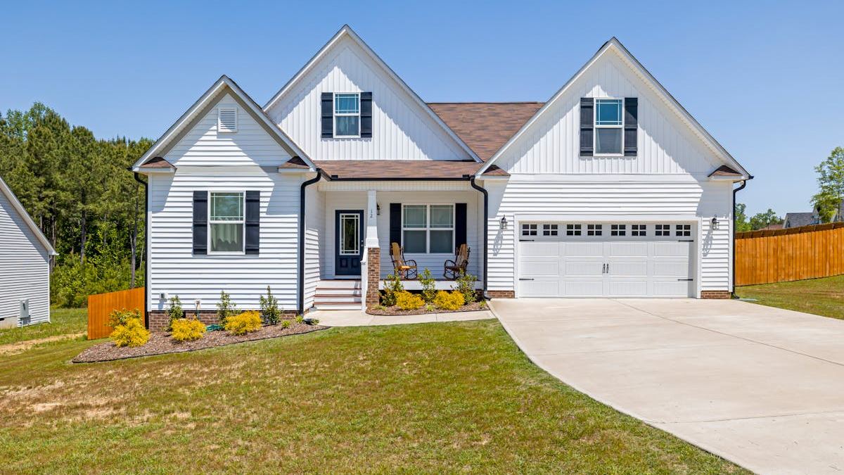 Finding the Top Residential Garage Doors Technician Near You: A Comprehensive Guide for Homeowners in the US