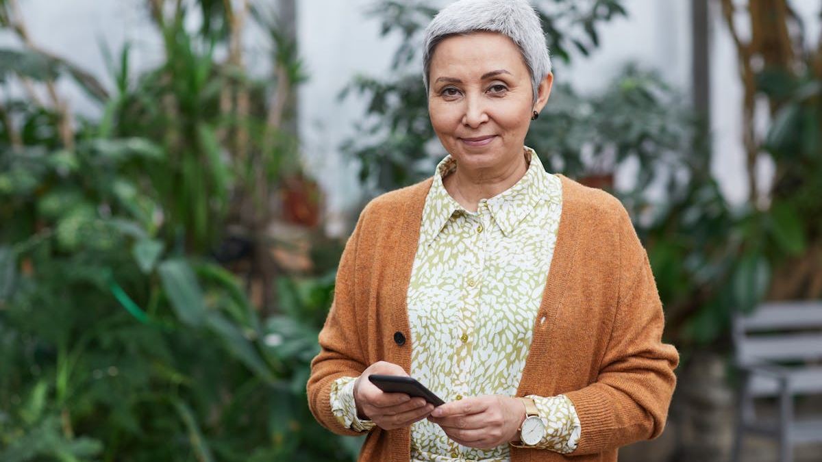 Best Hair Styles for Older Women: Embrace Elegance and Confidence