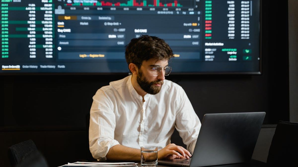 Mastering Investment Banking Analysis: A Comprehensive Guide for Aspiring Professionals