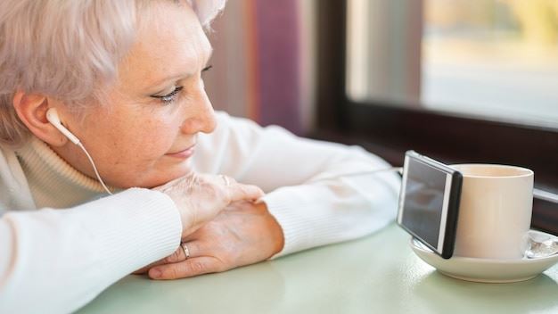 Ensuring Safety at Home with AARP Life Alert: A Comprehensive Guide for Seniors