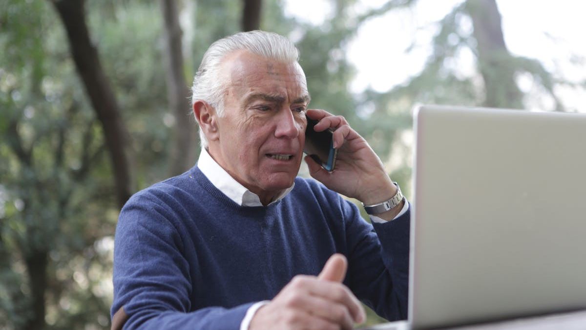 Empowering Seniors with Large Button Cell Phones: A Comprehensive Guide for the Elderly in the United States