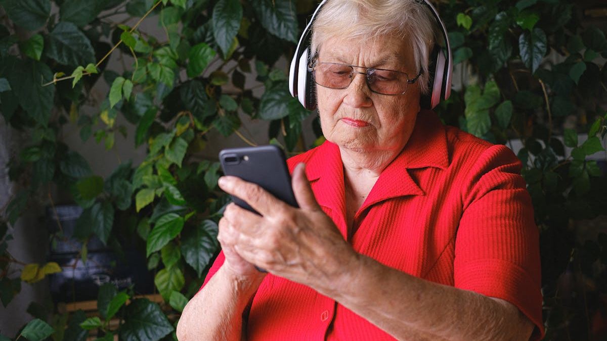 Complete Guide to Jitterbug Smart Phone Plans: Simplified Connectivity for Seniors in the U.S.