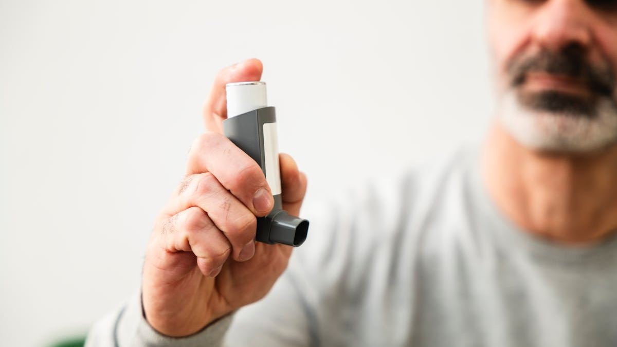 Understanding Pneumonia Symptoms: A Comprehensive Guide to Recognizing the Signs of This Respiratory Illness