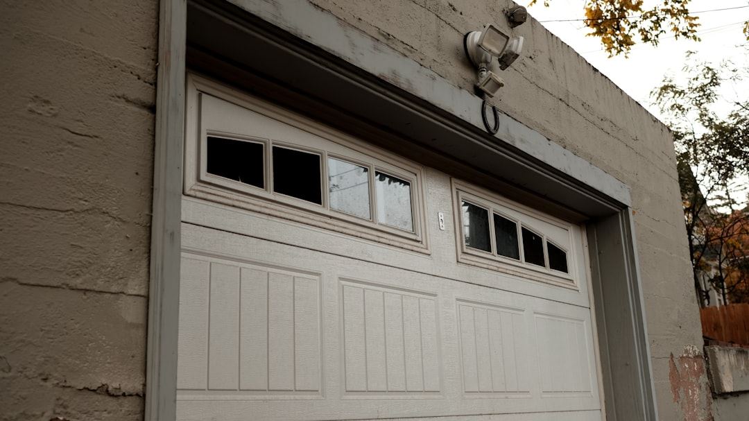 Finding the Best Residential Garage Doors Local Repairing Technician: Your Comprehensive Guide
