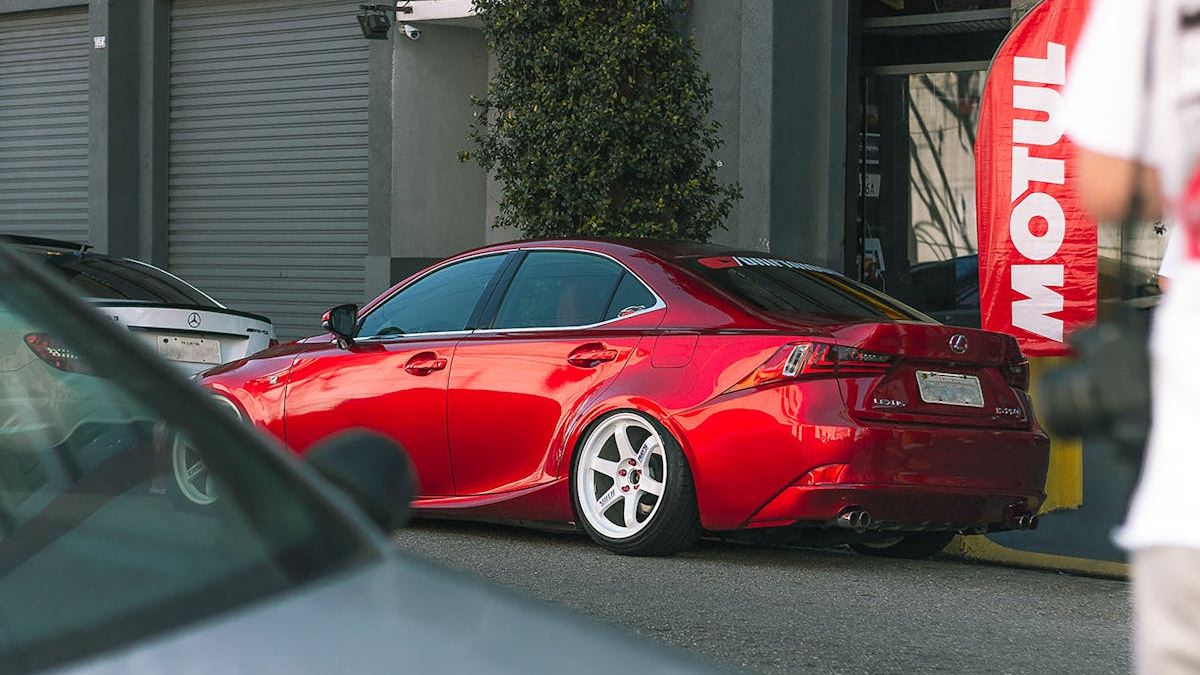 The Ultimate Guide to Luxurious Cars in the United States: Combining Elegance, Performance, and Innovation